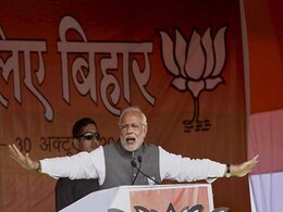 PM Narendra Modi Hits Out at 'Grand Alliance': 'If I Am Bahaari, What is Sonia Gandhi?' PM Narendra Modi Hits Out at 'Grand Alliance': 'If I Am Bahaari, What is Sonia Gandhi?'