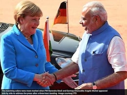 सोशल मीडिया पर छाई रहीं मोदी-मर्केल की मिलती-जुलती पोशाकें... सोशल मीडिया पर छाई रहीं मोदी-मर्केल की मिलती-जुलती पोशाकें...
