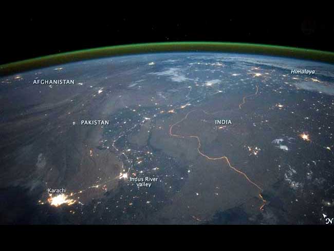 NASA ने ली तस्वीर : रात के समय अंतरिक्ष से ऐसा दिखता है भारत-पाकिस्तान बॉर्डर