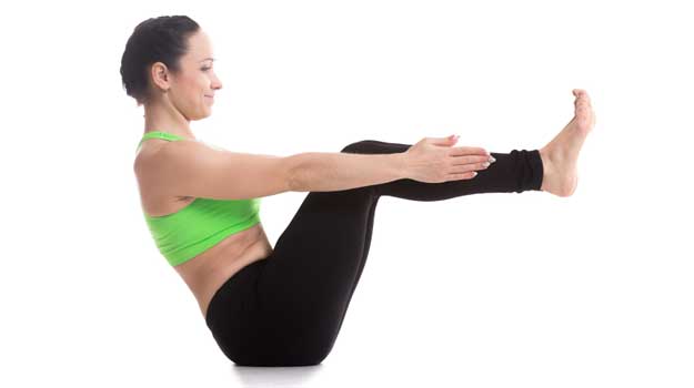 Yoga Dose: पीठ और जांघ की मासपेशियों को मजबूत करता है नौकासन, जानें इसे करने का तरीका, फायदे और सावधानियां