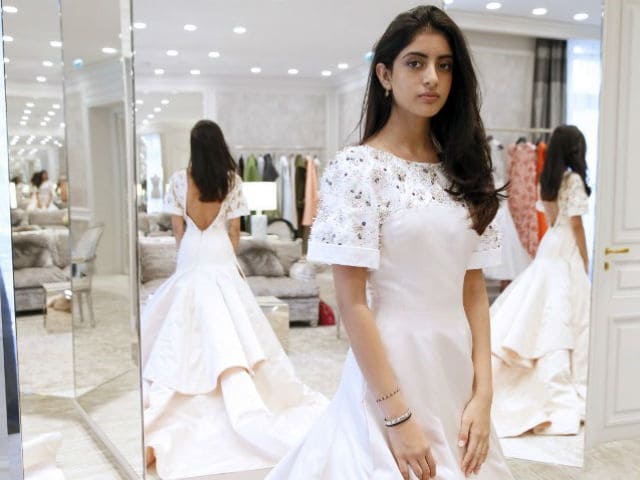 Amitabh Bachchan's Granddaughter Navya to 'Come Out' at Paris's Debutantes Ball