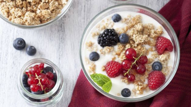 Healthy Breakfast Recipe: सुबह ऑफिस जाना है और टाइम की है कमी तो नाश्ते में बनाएं टेस्टी ओट्स बाउल