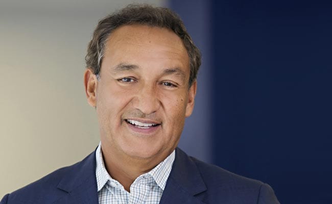 United Airlines CEO Oscar Munoz Says He Won't Resign