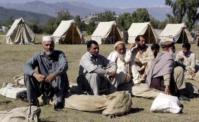 Pakistan Earthquake Survivors Help Themselves in Race Against Winter