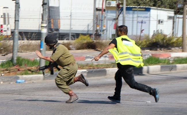 2 Palestinian Who Tried to Stab Jews Shot Dead