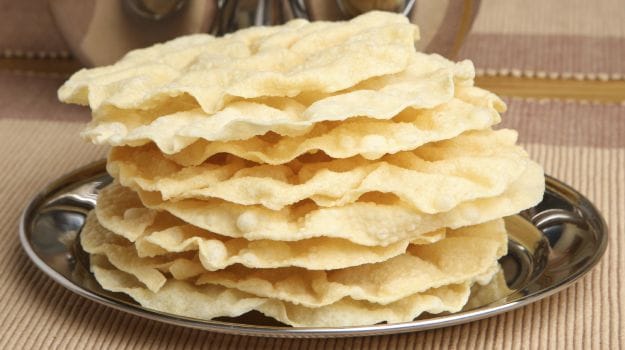 Instant Papad Recipe: धूप में सुखाकर पापड़ बनाने का नही है टाइम तो फॉलों करें चावल के पापड़ की इंस्टेंट रेसिपी