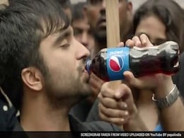 वीडियो : FTII छात्रों के समर्थकों ने दिया पेप्सी के 'विवादास्पद' विज्ञापन का जवाब... वीडियो : FTII छात्रों के समर्थकों ने दिया पेप्सी के 'विवादास्पद' विज्ञापन का जवाब...
