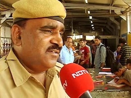 'प्लैटफॉर्म पाठशाला' : एक वर्दी वाले ने थामी इन गरीब बच्चों के पढ़ाई की डोर 'प्लैटफॉर्म पाठशाला' : एक वर्दी वाले ने थामी इन गरीब बच्चों के पढ़ाई की डोर