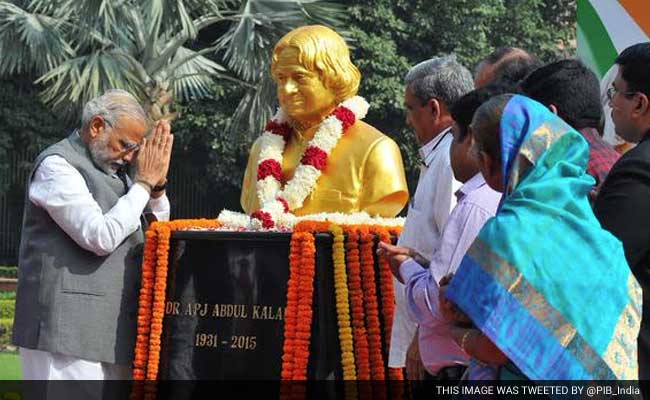 PM Modi Salutes Former President APJ Abdul Kalam on His 84th Birth Anniversary