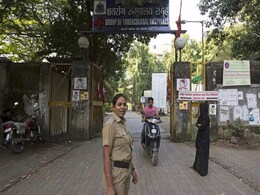 हड़ताल का असर, महाराष्ट्र के अस्पतालों में सुरक्षाकर्मियों की तैनाती शुरू हड़ताल का असर, महाराष्ट्र के अस्पतालों में सुरक्षाकर्मियों की तैनाती शुरू