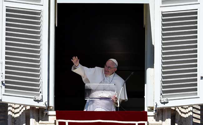Pope Francis Prays for 'Defenceless' Victims of Turkish Bomb Blasts