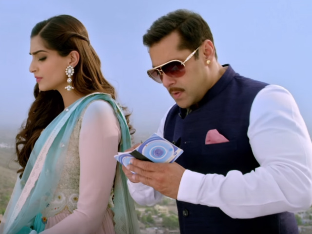 Salman Khan, Sonam Kapoor's New <I>Prem</I> Song Has Left us a Bit Confused