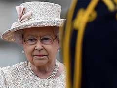 Britain's Queen Elizabeth Leads Silent Tribute to War Dead