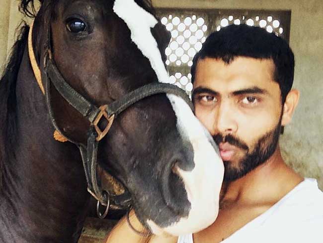 बर्थ-डे विशेष : 'सर' जडेजा अपनी मां की मौत के बाद छोड़ने वाले थे क्रिकेट, देखें उनकी खास तस्वीरें