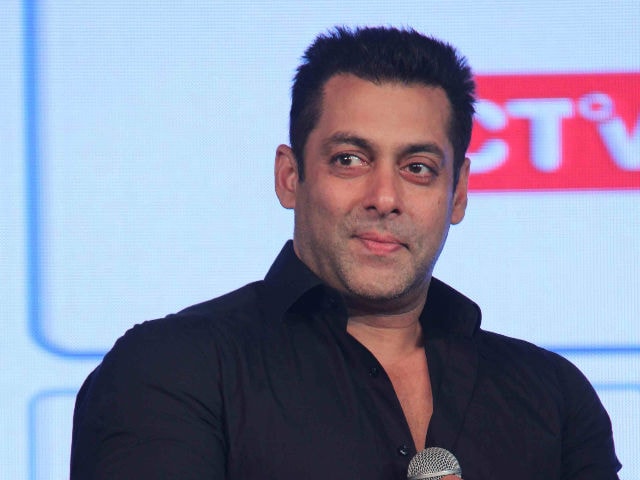 Salman Khan Reportedly Robbed by 4 Girls in Mumbai Nightclub