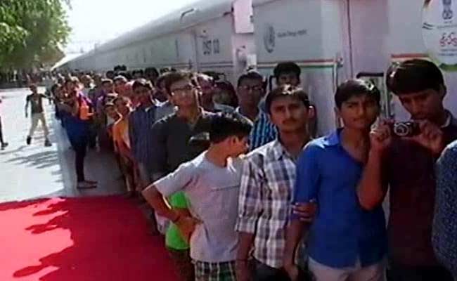 An Exhibition Train is Spreading Climate Change Awareness Across India