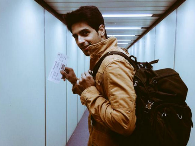 Here's How Sidharth Malhotra Bonded With the Students in Auckland