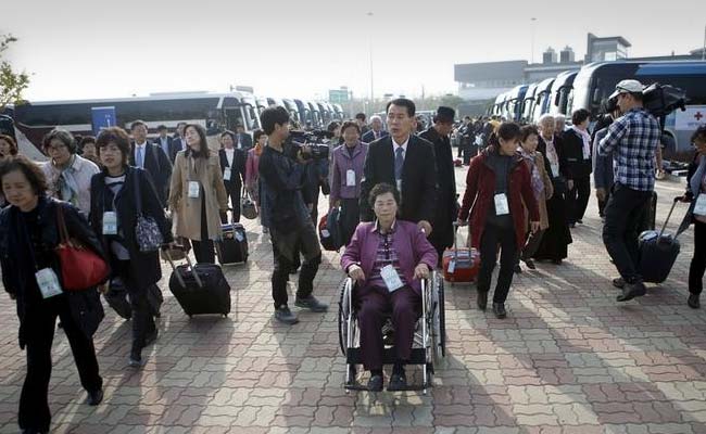 South Koreans Cross Armed Border to Meet Families in North Torn by War