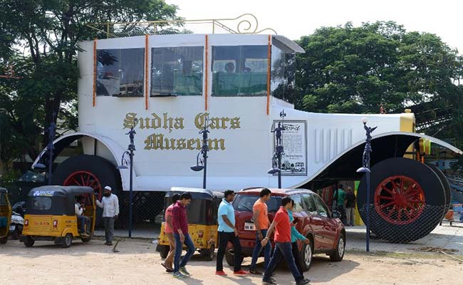 Giant Car Motors into Indian Museum