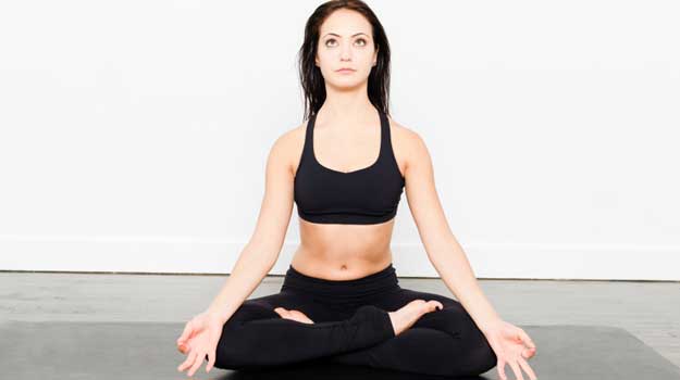 International Yoga Day 2023: अपने फेफड़ों पर प्रदूषण के बुरे असर को कम करने के लिए रोजाना करें ये 5 योग, लंग्स कैपेसिटी भी बढ़ेगी
