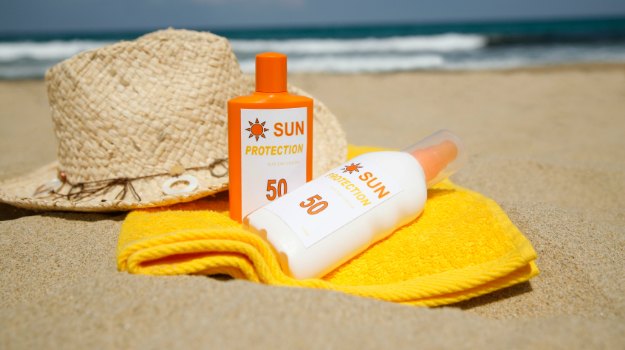 A Compound Found in Your Shampoo & Sunscreen Could Up the Risk of Breast Cancer