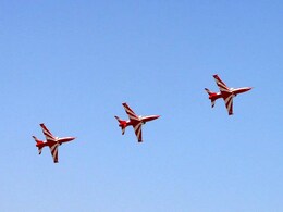 वायुसेना की सूर्यकिऱण एरोबेटिक टीम वापस आयी, फिर से दिखेंगे लाजवाब करतब वायुसेना की सूर्यकिऱण एरोबेटिक टीम वापस आयी, फिर से दिखेंगे लाजवाब करतब