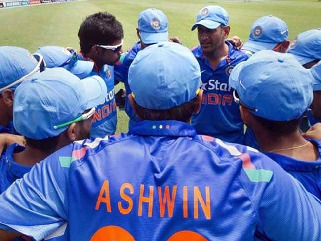इंदौर में भारत-दक्षिण अफ्रीका मैच के टिकटों के लिए मची भगदड़, पुलिस का लाठीचार्ज