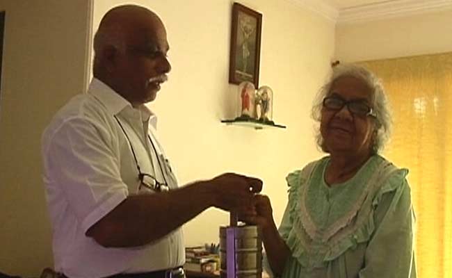 Living Alone at 98, She Gets a Free Lunchbox Delivered to Her Everyday