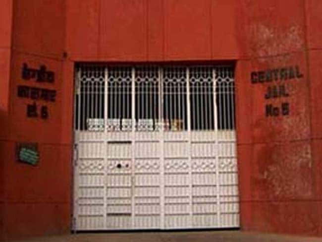 दिल्ली : तिहाड़ जेल में फिर गैंगवार, दो कैदियों की हत्या, डिप्टी जेलर समेत कई कैदी घायल