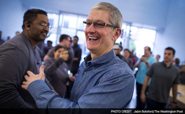 एप्पल के शीर्ष अफसरों में सबसे कम वेतन पाते हैं मुख्य कार्यकारी टिम कुक