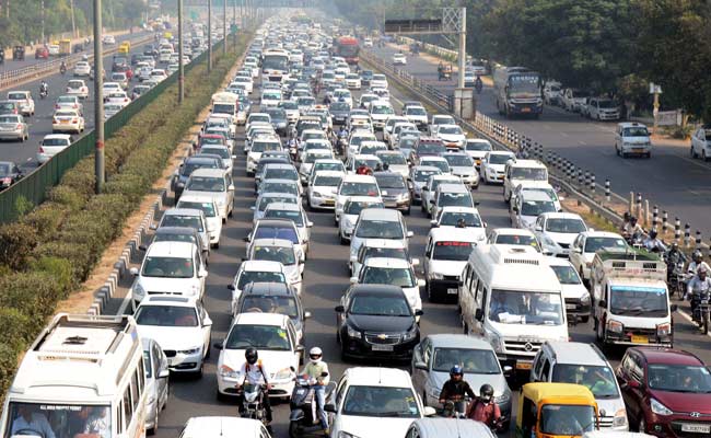 Heavy Traffic in Delhi Due to NH-8 Congestion