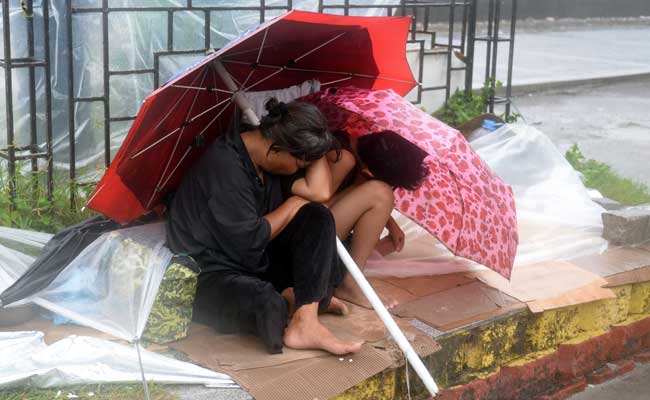 Thousands Flee as Typhoon Koppu Hits Northern Philippines