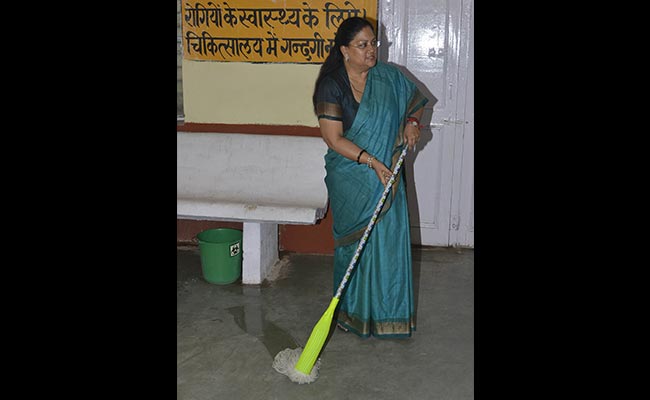 On Swachh Bharat Anniversary, Vasundhara Raje Mops a Hospital