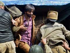 कश्मीर के अलगाववादी नेता यासीन मलिक को पुलिस ने हिरासत में लिया