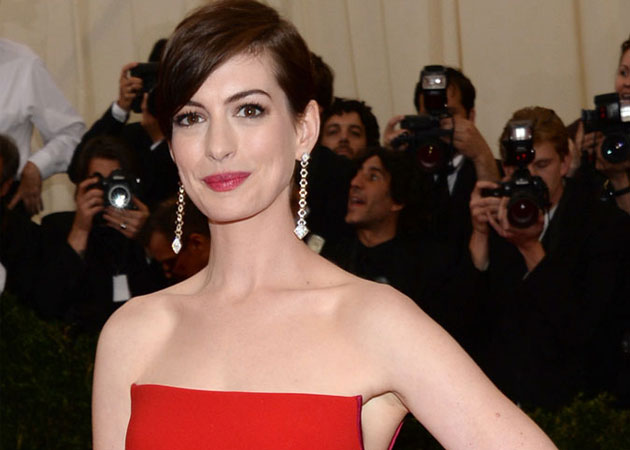 Anne Hathaway Debuts Baby Bump on Shopping Expedition