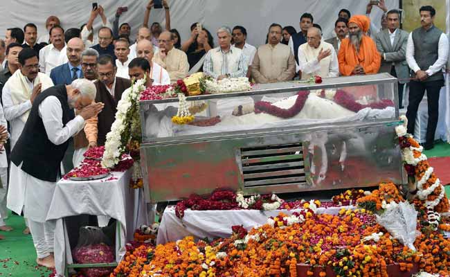 VHP Leader Ashok Singhal Cremated at Nigambodh Ghat