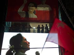 Aung San Suu Kyi Begins Transition Talks with Myanmar President