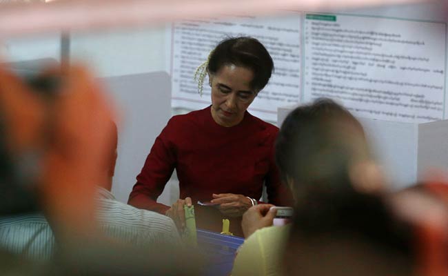 On Brink of Victory, Suu Kyi Calls for Talks With Myanmar Military