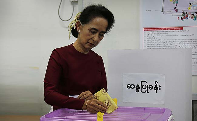 Aung San Suu Kyi to Meet President, Military Chief on Wednesday