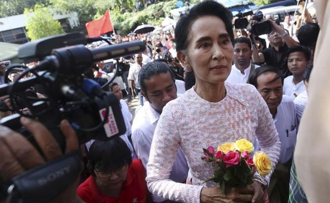 Myanmar's Top Leaders to Hold Talks With Aung San Suu Kyi