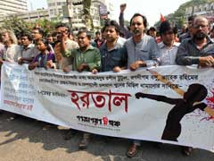 Bangladesh Writers Stage Freedom Rally Despite Fear of Attack