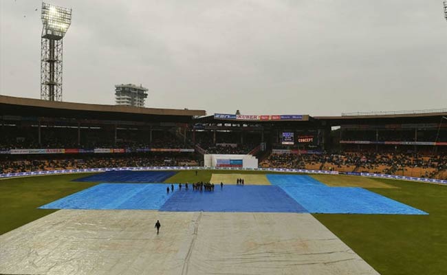 बेंगलुरु टेस्ट : तीसरे दिन का खेल भी बारिश के कारण रद्द, नहीं हो सका एक भी ओवर