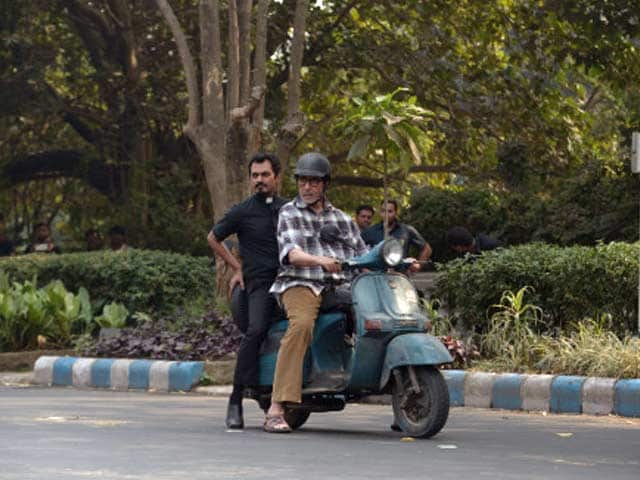 Amitabh Bachchan in Kolkata on a Scooter, Nawazuddin Rides Pillion
