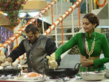 <I>Bigg Boss 9</i>: Contestants Celebrate Diwali With <I>Prem Ratan Dhan Payo</i> Cast