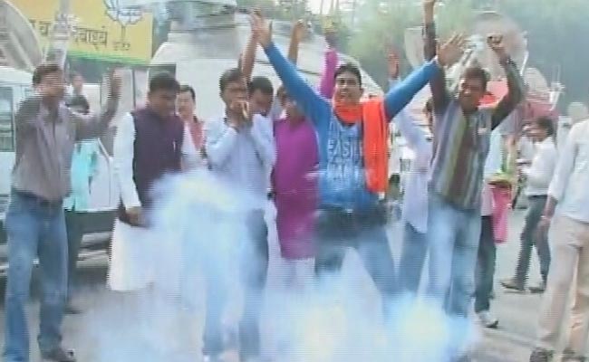 टीवी चैनलों में दिखाए गए रुझानों में भारी अंतर : खास बातें