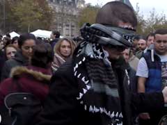 When a Blindfolded Muslim Man Asked People in Paris For a Hug