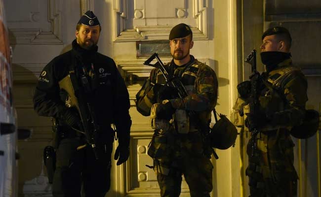 Brussels to Stay at Highest Security Alert Today, Hunts 'Several' Suspects