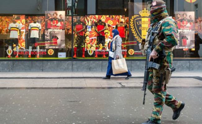 Brussels Schools Reopen, Manhunt Ongoing for Paris Suspects