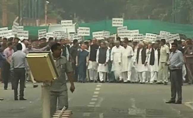 Sonia Gandhi Leads Congress March Against Intolerance to Rashtrapati Bhawan
