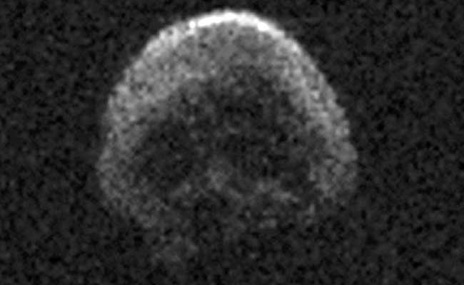 Skull-Faced 'Dead' Comet Skims Past Earth on Halloween